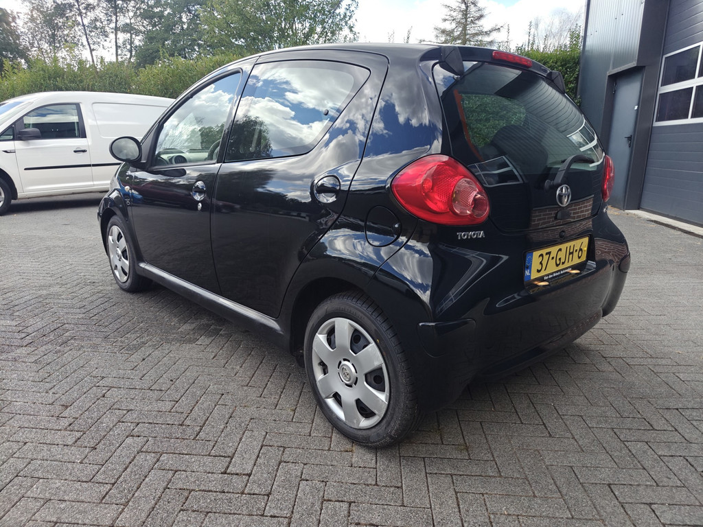 47407918-6.jpg